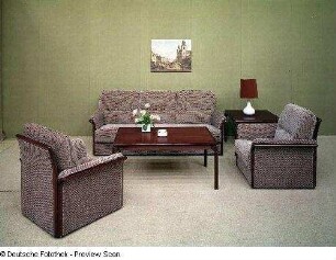 Couchtisch : Wohnzimmer "Jasmin". Sitzgruppe mit Couchtisch (1984; VEB Möbelwerke Erfurt)
