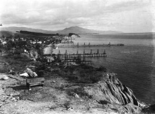 Ventura Oil Field : Blick auf eine Küste am Meer mit unterseeischen Erdölfelder
