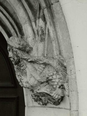 Görlitz-Altstadt, Brüderstraße : Görlitz-Altstadt. Wohnhaus, Brüderstraße 16. Portal, Halbfigur (rechts)