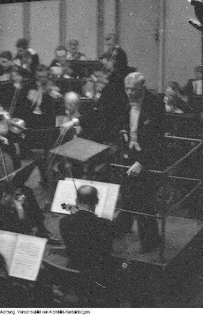 Bauleiter Hentschel, Brigadier Küntzel, Scheffler, VEB Altissa-Kamera-Werk Dresden, Brunhilde Diener, VEB Elbflorenz Dresden, Oberingenieur Haufe, Heinz Kubach, Heinz Nicolaus, Graphiker Wenzel, Hans Knappertsbusch, Direktor des Orchesters der Staatskapelle Dresden, u.a., Oktober 1956 - Mai 1957