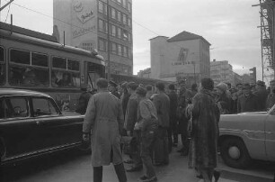 Zusammenstoß zwischen einer Straßenbahn und einem PKW Ecke Ritter- und Kaiserstraße.