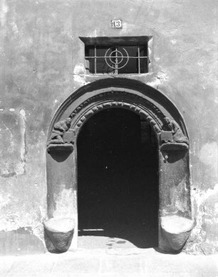 Freiberg (Sachsen), ehemaliges Oberhüttenamt, Sitznischenportal (Portal um 1995 entfernt)