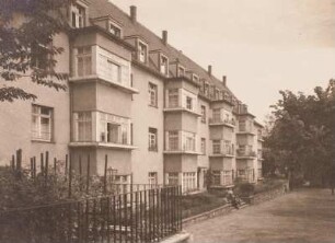 Dresden-Hellerau. Wohnblock am Markt. Ansicht nach Nordwesten