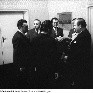 Internationale Kommunalpolitiker: Vorbereitungskommision? für das 9. Kolloquium (1972.03); Uno Vereinigung im Rathaus (1972.03.20); Schwedische Kommunalpolitiker mit Böhme (1972.07); Wrozlawer Stadtverordnete (1972.12); Ostrawa (1973.05); Präsident der französischen Abgeordneten (1974.01)