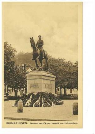 Reiterdenkmal des Fürsten Leopold von Hohenzollern auf dem Leopoldplatz in Sigmaringen (Ansicht vom Prinzenpalais)