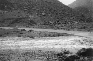 Regenzeit : Verregnete Berglandschaft mit Fluss