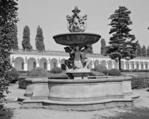 Lustgarten — Tritonenbrunnen