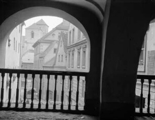 Blick zu den Türmen der Mariä-Himmelfahrt-Kirche