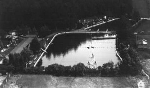 Langebrück (Dresden-Langebrück). Germaniabad. Luftbild-Schrägaufnahme von Nordwest