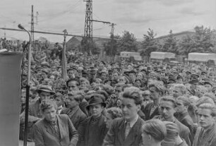 VP-Werbung in Lowa : Bautzen. Waggonwerke Lowa. Veranstaltung der Deutschen Volkspolizei