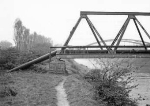 Rohrbrücke in Oberhausen über den Rhein-Herne-Kanal