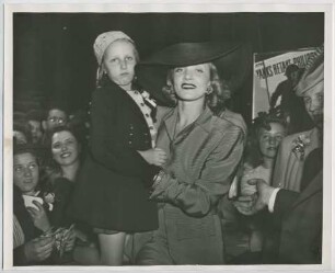 Marlene Dietrich, War Bond Selling Tour (Chicago, Juni 1942) (Archivtitel)