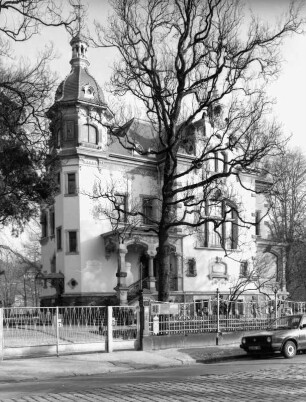 Dresden-Blasewitz, Goetheallee 55. Villa Weigang (1893-1895; M. G. Poscharsky). Straßenansicht mit Eingang