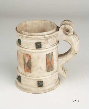 Humpen aus Alabaster