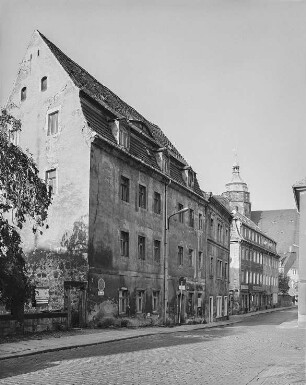 Pirna-Altstadt. Wohnhaus, Obere Burgstraße. Blick zur Stadtkirche St. Marien