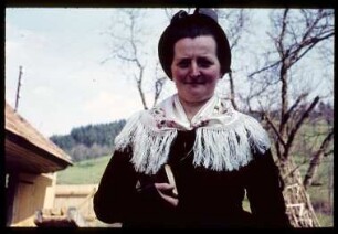Frau in Peterstäler Tracht