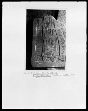 Fragment eines Grabsteines
