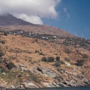 Andros, Insel. Steilküste im Südwesten unter Paläopolis