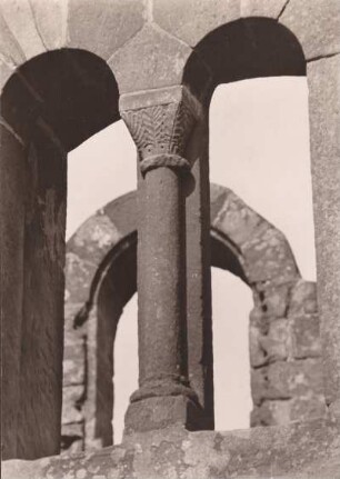 Burg, ältester Teil Fenster 12. Jahrhundert