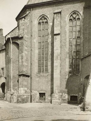 Wurzen, Dom St. Marien, Außenansicht : Westchor von außen, Südseite mit Maßwerkfenster und Strebepfeilern