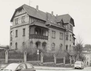 Mittweida, Wohnhaus : Mittweida. Wohnhaus, Johann-Sebastian-Bach-Straße 8, (um 1900). Straßenansicht