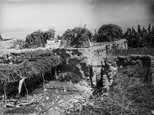Mauer : Blick auf eine niedrige Mauer in Migdal, vermutlich Teile der Synagoge von Magdala.