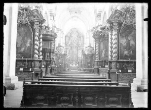 Innenaufnahme der Klosterkirche Bronnbach