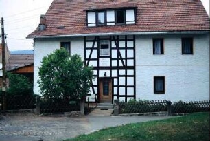 altes Pfarrhaus, denkmalgeschützt; Inschrift verweist auf Bauzeit 1692-94