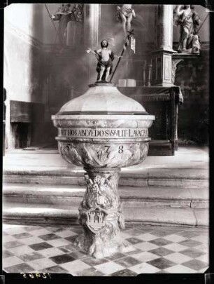 evangelische Stadtkirche; Taufstein von 1578