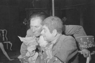 Szenenbilder aus "Das verlorene Gesicht" von G. Weisenborn, Regie H. Lietzau, mit C. Raddatz u.a., Schloßparktheater Berlin, Uraufführung 20.04.1956
