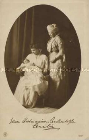 Auguste Viktoria und Kronprinzessin Cecilie mit ihrer Tochter Alexandrine