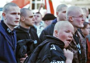 NPD-Demo gegen die Wehrmachts-Ausstellung des Hamburger Instituts für Sozialforschung, Bielefeld