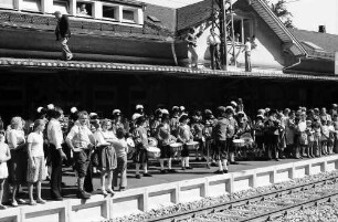Triberg: Empfang am Bahnhof