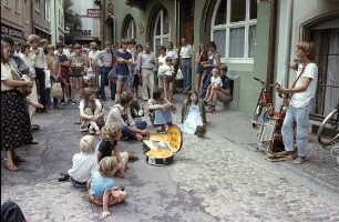 Freiburg i. Br.: Straßenmusiker vor dem Bankhaus Krebs