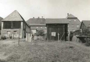 Rosenthal-Bielatal, Förstereistraße 5. Alter Forsthof (um 1800). Feldseite mit Wirtschaftsgebäuden