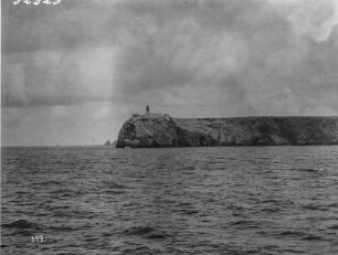 Das Cabo de São Vicente : Blick vom Meer auf das Cabo de São Vicente mit Leuchtturm