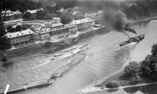 Dresden. Schloss Pillnitz. Luftbild-Schrägaufnahme von Osten über die Elbe