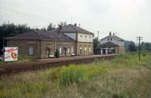 Jöhlingen Empfangsgebäude Wartehalle Fahrkartenautomat Dienstwohngebäude