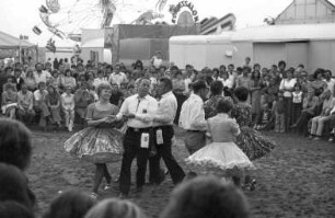 Deutsch-amerikanisches Volksfest auf dem ehemaligen Flugplatz an der Erzbergerstraße