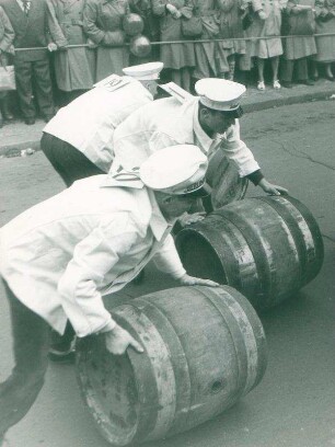 Kellner Derby. Fassrollen der Bierkutscher