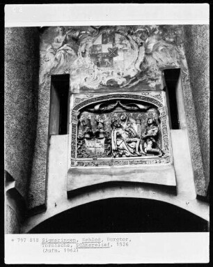 Sühnerelief, Graf Felix von Werdenberg kniet vor einer Pietà