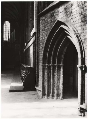 Franziskaner-Klosterkirche, Berlin: Säulenportal im Kircheninnenraum