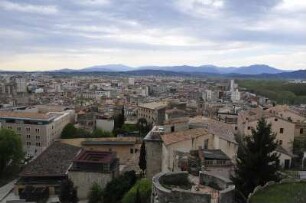 Girona - Stadtübersicht : Stadtübersicht von der Kathedrale aus, aufgenommen am 16. April 2012 in der Altstadt von Girona