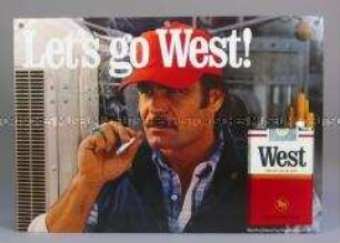 Werbeschild mit Werbeaufdruck für "West"-Zigaretten, "Let's go West!"