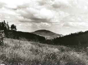 Westerzgebirge. Pöhlberg aus dem oberen Conduppeltal. Blick talab nach Nordnordwest