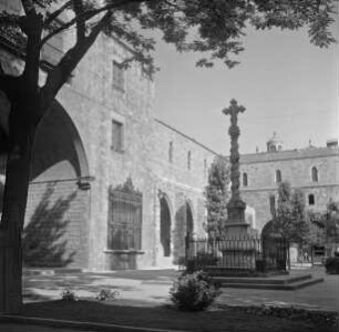 Hospital de Santa Cruz & Hospital de la Santa Creu