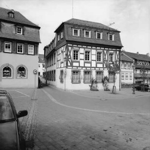 Geisenheim, Bischof-Blum-Platz 10