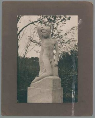Kniender Jüngling, 1909, Kalkstein