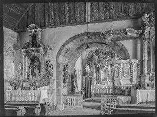 Kirche, Hochaltar, Seitenaltar und Kanzel