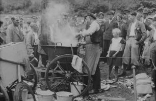 Spartakiade in Pöhla am 25./26. Juni 1932, Verpflegung durch die Gulaschkanone des Roten Frontkämpferbundes (RFB) : Spartakiade in Pöhla am 25./26. Juni 1932, Verpflegung durch die Gulaschkanone des Roten Frontkämpferbundes (RFB)